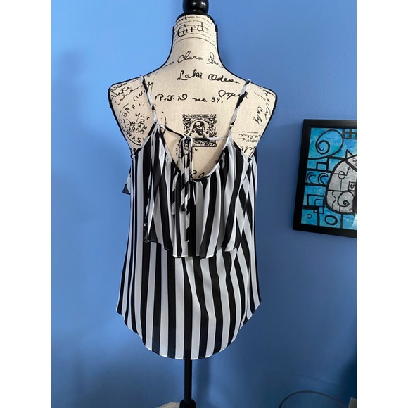 Gianni Bini black & white tiered top M EUC - Picture 3 of 9